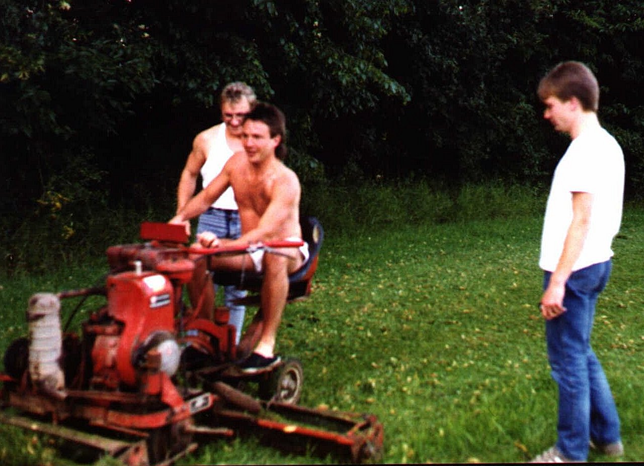 Bauer Brothers, preparing a party, Horb, 1989